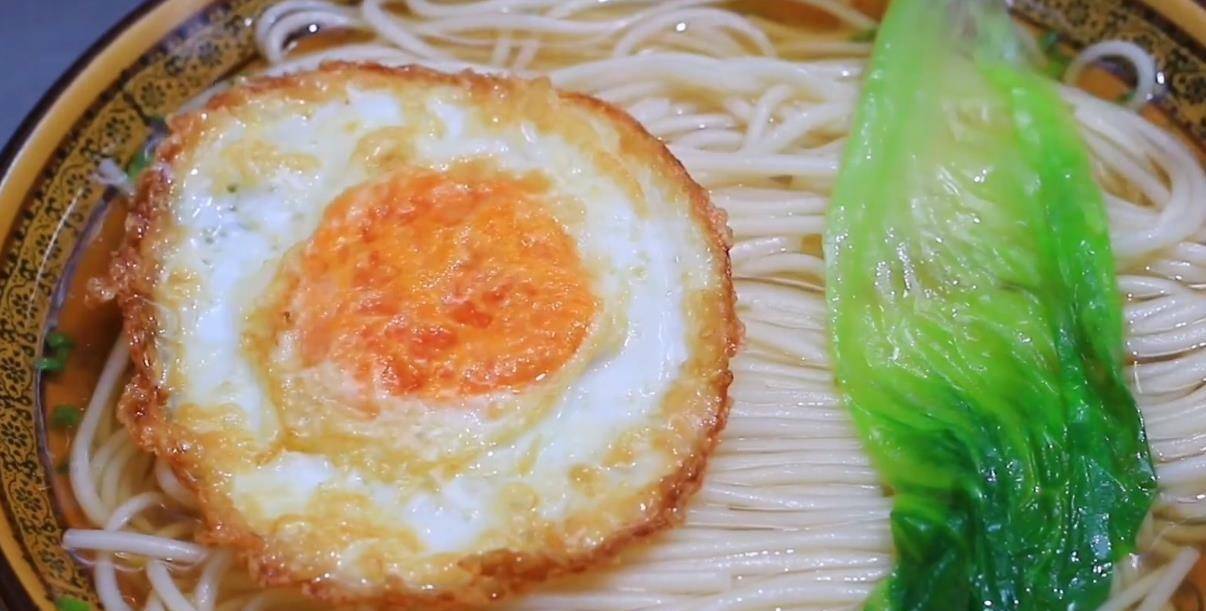 多人都做错了关键两步让面条劲道爽滑电子pg游戏煮面条最忌水开下锅很(图2) 多人都做错了关键两步让面条劲道爽滑电子pg游戏煮面条最忌水开下锅很(图2)