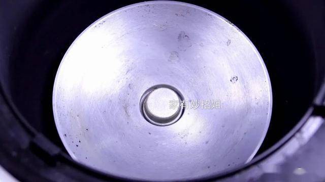 外都脏学会这一招几分钟跟新的一样pg电子试玩电饭锅不要只擦表面里(图4)